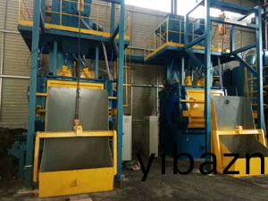 Q3210自(zi)動上(shang)下料(liao)履(lv)帶式抛(pao)丸(wan)機(ji)